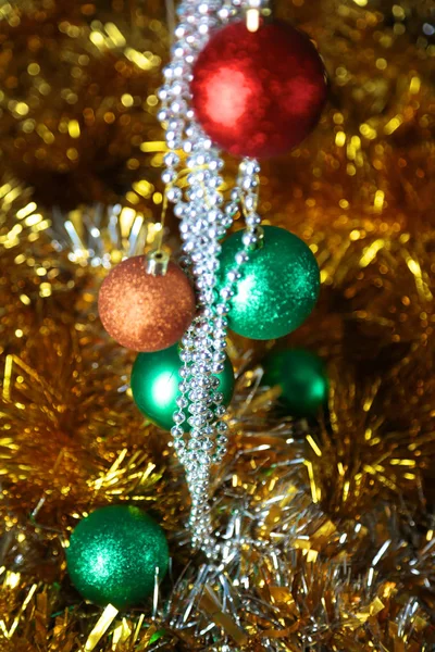 Kerstmis compositie bij doos van de gift en decoraties — Stockfoto