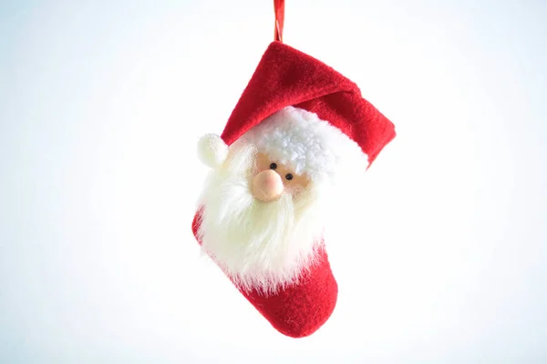 Composición navideña con caja de regalo y decoraciones — Foto de Stock