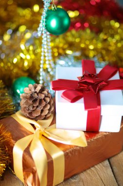 hediye kutusu ve süslemeleri Noel kompozisyonu