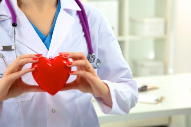 Bilinmeyen kadın doktor izole stetoskop ile yakın çekim