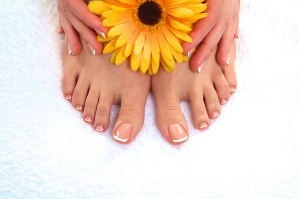 Close-up foto van een mooie vrouwelijke voeten met pedicure — Stockfoto