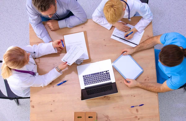 Male and female doctors working on reports in medical office — Stock Photo, Image