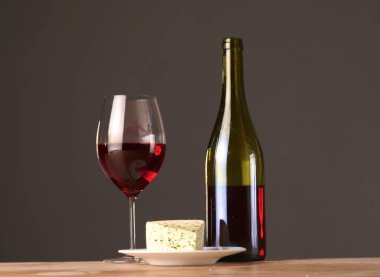 Ofis Masaları boş not defteri ve dizüstü bilgisayar ile