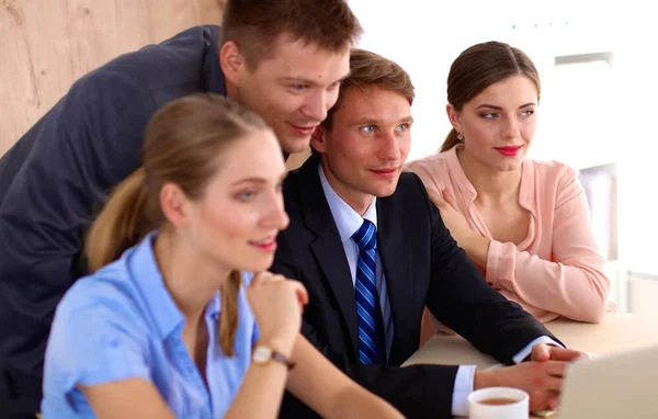 Zakelijke bijeenkomst - manager werk met zijn collega's bespreken — Stockfoto