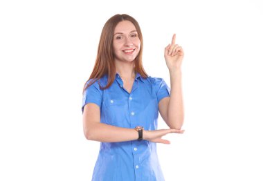 genç kız üzerinde beyaz bir arka plan ayakta