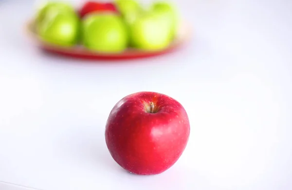 Still life arrangement of apples on a wooden platter — Stock Photo, Image