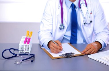 doktor ofisinde bir giriş yapar