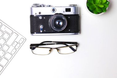 Her gün, bir bilgisayar ve masaüstü ofis bir akıllı telefon açmak