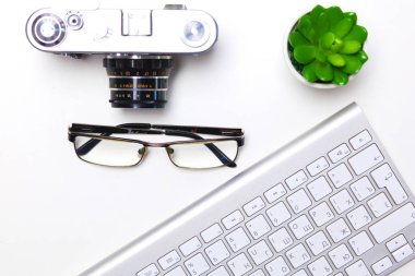 Her gün, bir bilgisayar ve masaüstü ofis bir akıllı telefon açmak