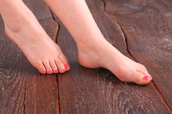 Close-up foto van een mooie vrouwelijke voeten met pedicure — Stockfoto