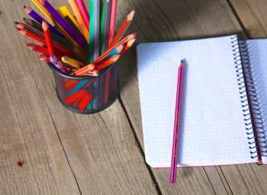 kitap ve kalem eski ahşap tablo