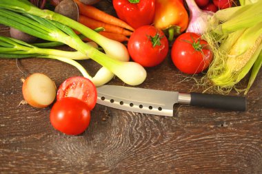 Ahşap bir masa üzerinde taze sebze. Sağlıklı gıda. Diyet