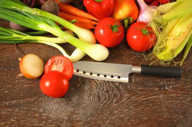 Ahşap bir masa üzerinde taze sebze. Sağlıklı gıda. Diyet