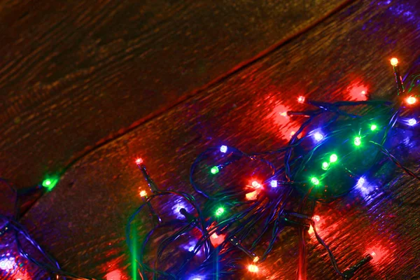 Χριστούγεννα ρουστίκ φόντο - vintage planked ξύλο με φώτα και χώρο ελεύθερο κείμενο — Φωτογραφία Αρχείου
