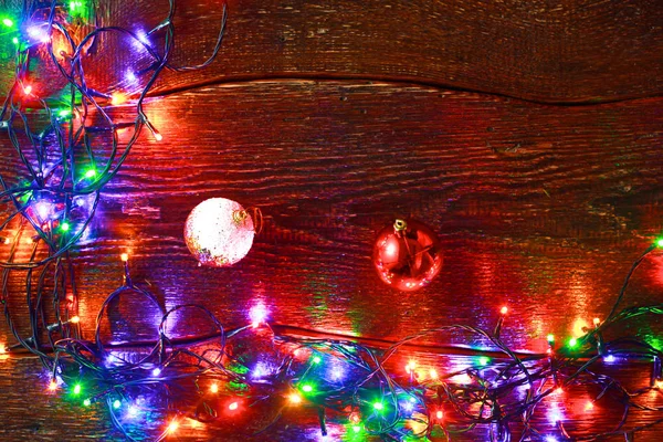 Natal rústico fundo - madeira pranchada vintage com luzes e espaço de texto livre — Fotografia de Stock