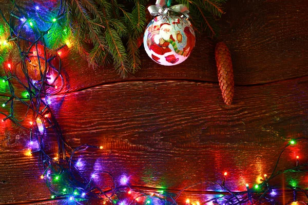 Natal rústico fundo - madeira pranchada vintage com luzes e espaço de texto livre — Fotografia de Stock