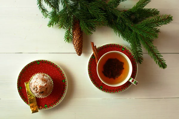 Inverno tazza di tè e decorazioni natalizie — Foto Stock