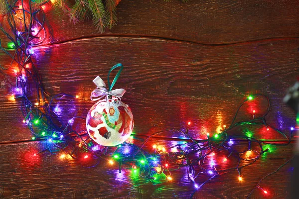 Natal rústico fundo - madeira pranchada vintage com luzes e espaço de texto livre — Fotografia de Stock