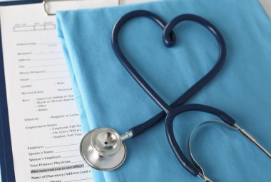 Stetoskop tıbbi üniforma ile bir tabloda