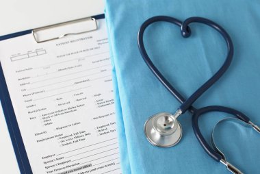 Stetoskop tıbbi üniforma ile bir tabloda