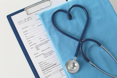 Stetoskop tıbbi üniforma ile bir tabloda