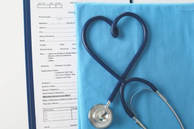 Stetoskop tıbbi üniforma ile bir tabloda