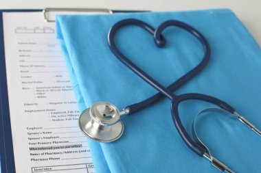 Stetoskop tıbbi üniforma ile bir tabloda