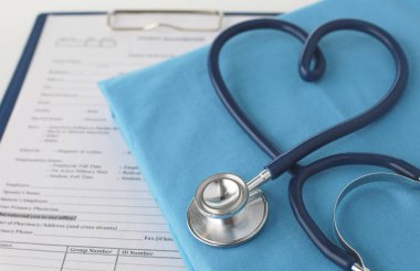 Stetoskop tıbbi üniforma ile bir tabloda