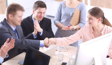 iş toplantısı - iş arkadaşları ile tartışmaya Müdürü