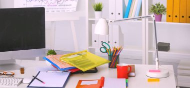 Ofis Masası bilgisayar kağıt raporları bir yığın iş formları