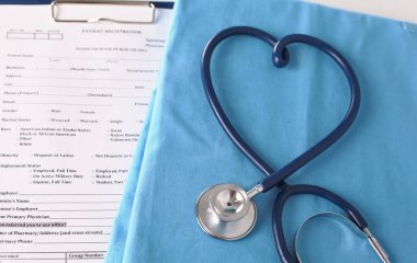 bir stetoskop tıbbi bir Tekdüzen, closeup kalp şekillendirme