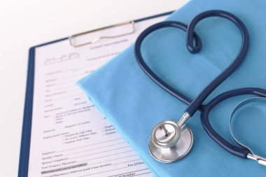 bir stetoskop tıbbi bir Tekdüzen, closeup kalp şekillendirme