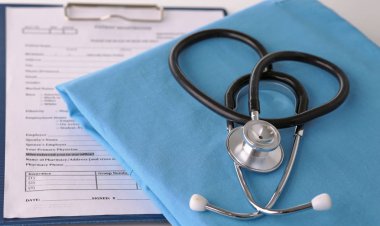 bir stetoskop tıbbi bir Tekdüzen, closeup kalp şekillendirme