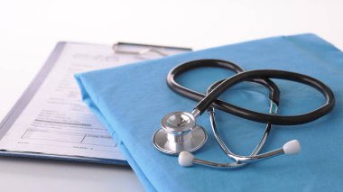 bir stetoskop tıbbi bir Tekdüzen, closeup kalp şekillendirme