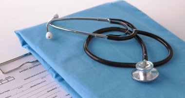 bir stetoskop tıbbi bir Tekdüzen, closeup kalp şekillendirme