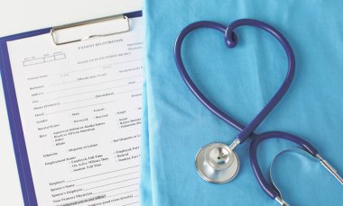 Stetoskop tıbbi üniforma ile bir tabloda