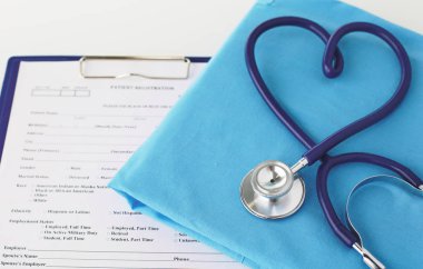 Stetoskop tıbbi üniforma ile bir tabloda