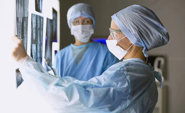 Two female women medical doctors looking at x-rays in a hospital — Stock Photo, Image