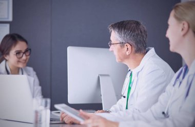 Doktorlar sağlık tartışma toplantı odasına sahip