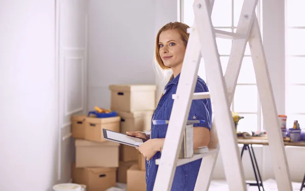 Porträtt av en grupp leende sjukhuskollegor som står tillsammans — Stockfoto