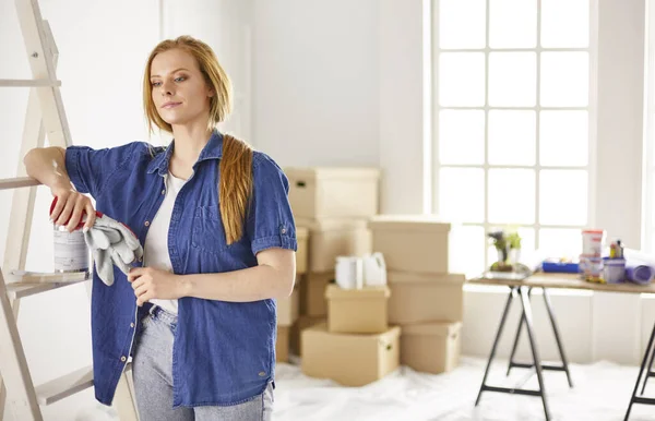 Sjukvårdspersonalen håller ihop händerna inomhus, ovanför sikten. Enhetskoncept — Stockfoto