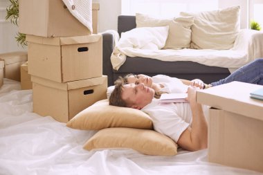 Genç Vietnamlı aile aile albümü ile seyir