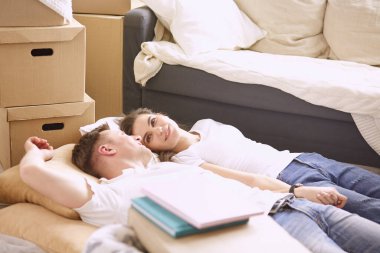 Genç Vietnamlı aile aile albümü ile seyir