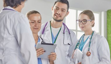 Grup hastane sağlık çalışanları portresi