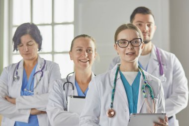 Grup hastane sağlık çalışanları portresi