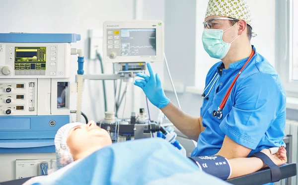 Several doctors surrounding patient on operation table during their work. Team surgeons at work in operating room — Stock Photo, Image