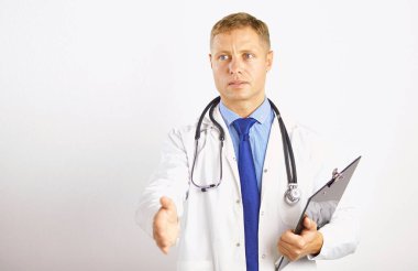 Office grafik tablet ile çalışan genç kadın