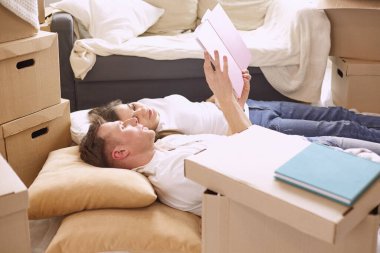 Genç Vietnamlı aile aile albümü ile seyir