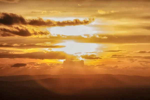 Güzel günbatımı güneş parlama ile