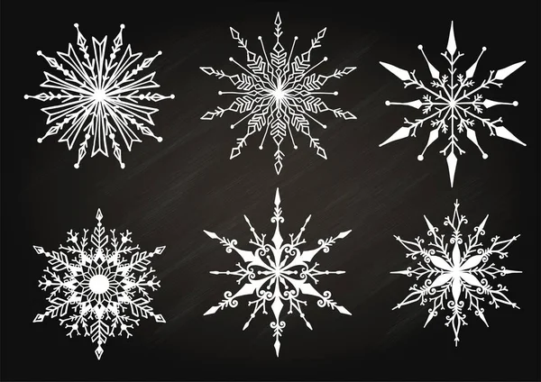 Conjunto de flocos de neve desenhados à mão em chalkboard para elemento de design. Ilustração vetorial — Vetor de Stock